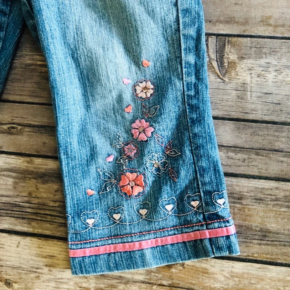 Girls cute or shirt & capris! Size 6/7